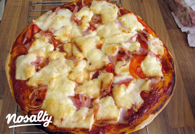 Pizza édes-fűszeres szósszal
