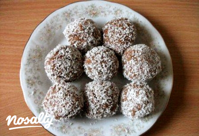 Fahéjas-meggyes kókuszgolyó