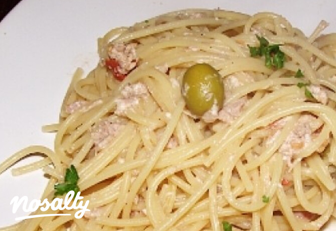 Spagetti tonhalas-fehérboros mártással