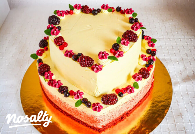 Emeletes vörös bársony torta