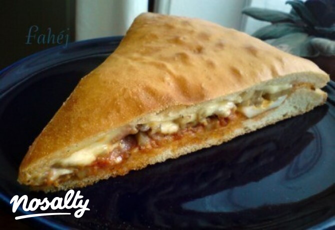 Töltött pizza sonkával-gombával