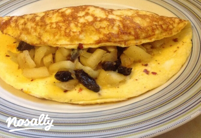 Fűszeres gyümölcsökkel töltött omlett