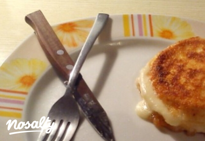 Almával töltött camembert