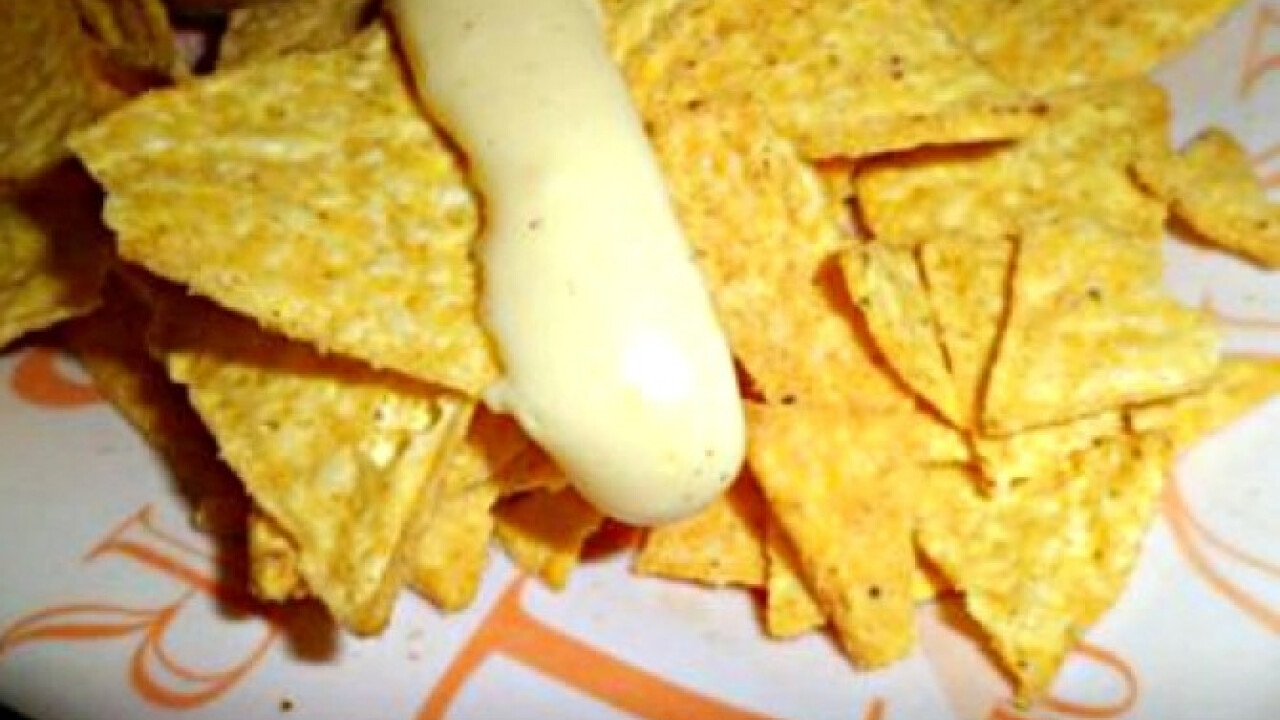 Sajtos mártogatós tortillához
