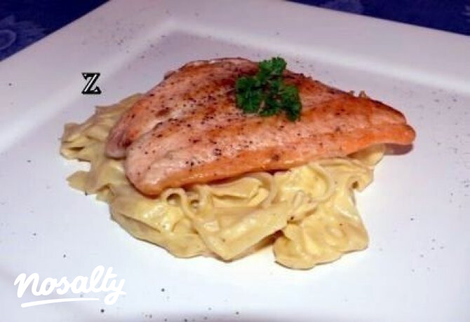 Lazacfilé krémes tagliatelle-vel
