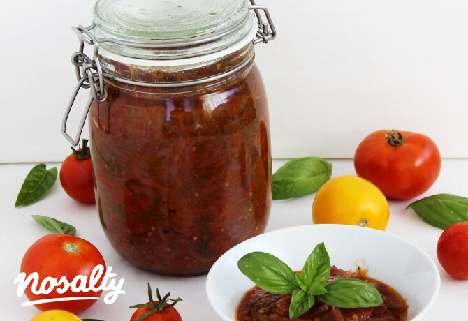 Lilahagymás-bazsalikomos paradicsom chutney