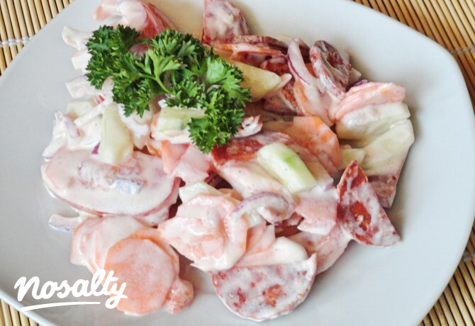 Joghurtos saláta chorizoval