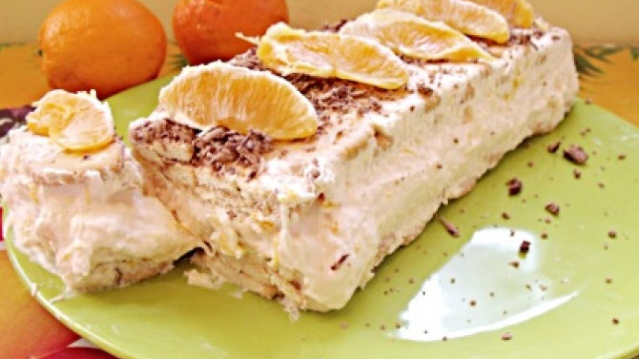 Narancsos tejfölös keksztorta