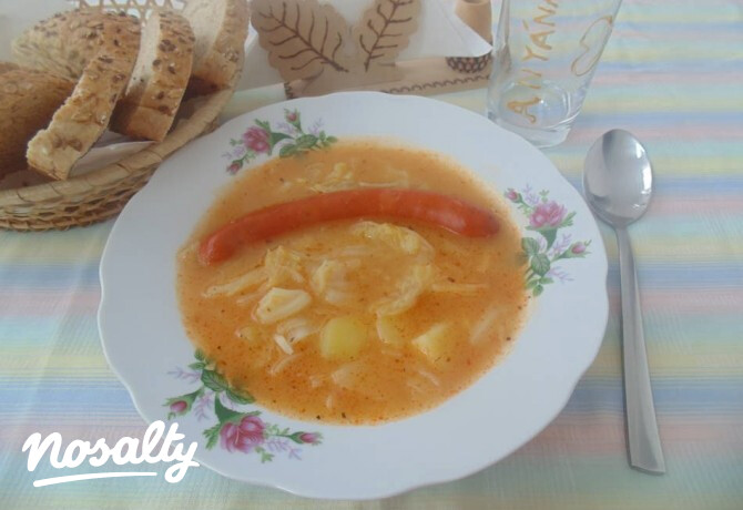 Lucskos kelkáposzta-főzelék puszta debrecenivel
