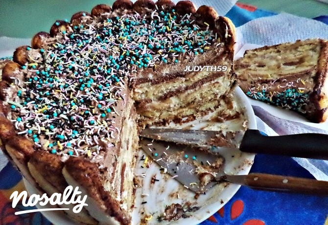Dekoratív, finomságokkal töltött torta sütés nélkül