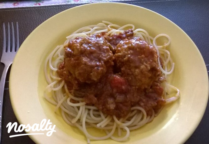 Húsgombóc spagettivel