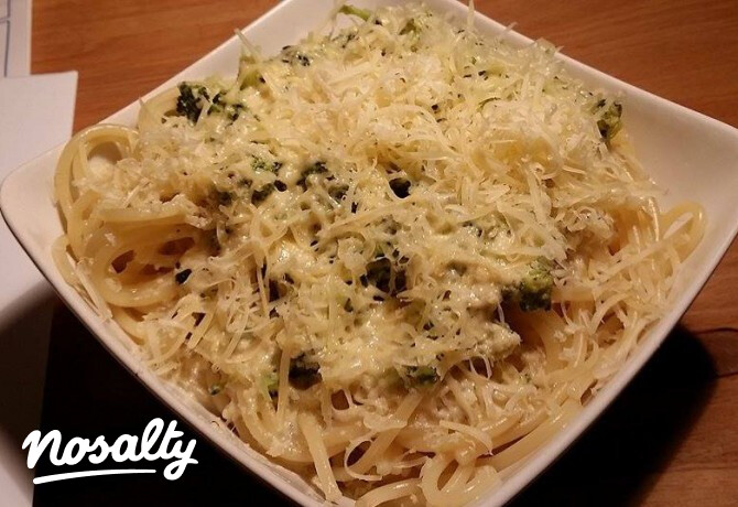Brokkolis sajtos spagetti