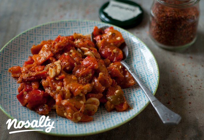 Fűszeres sültpaprika-saláta