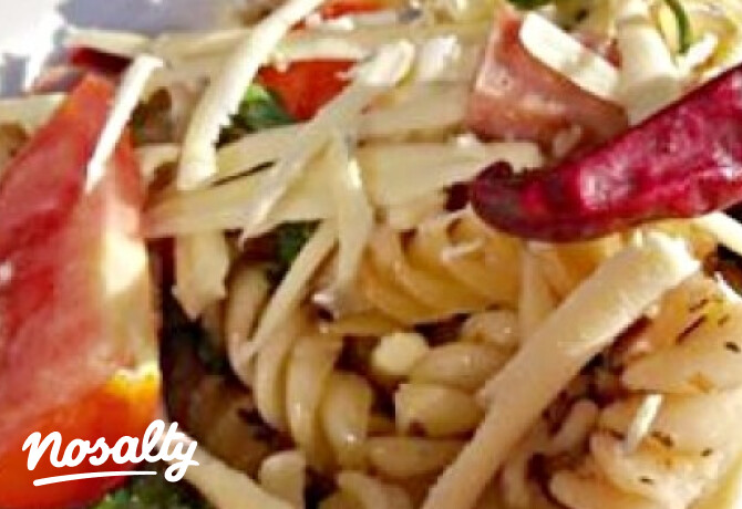 Fokhagymás fusilli sült sonkával és sajttal