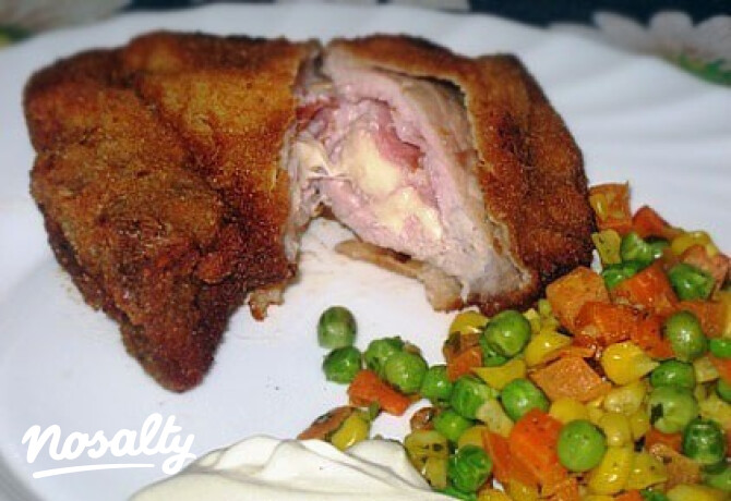 Baconnel-sajttal töltött karaj rántva