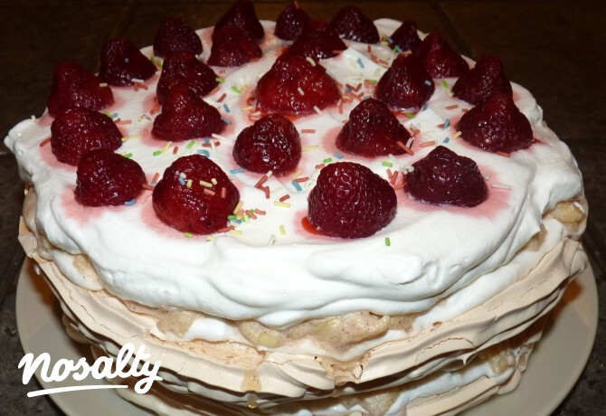Fahéjas almával töltött Pavlova torta