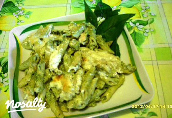 Medvehagymás-spenótos-csirkés penne