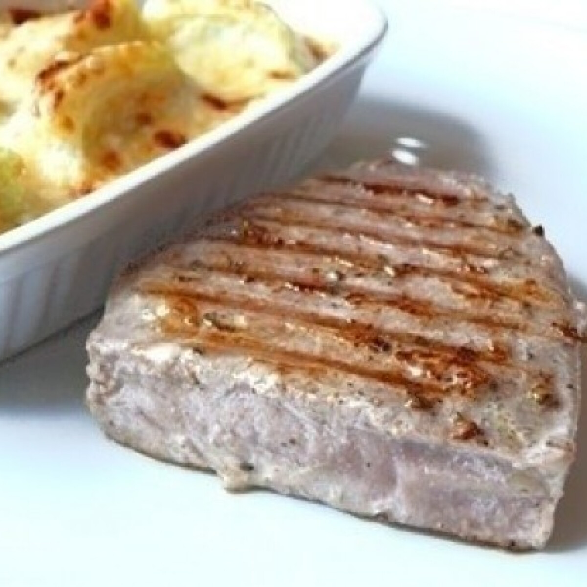Ezen a képen: Vörös tonhal steak