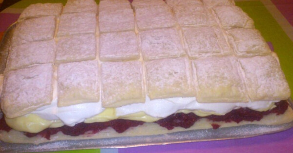 Meggyes Habos Kremes Szelet Nosalty