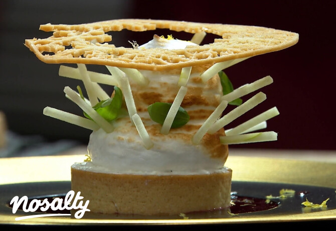 Tarte túrómousse-szal, eperraguval és meringue-gel