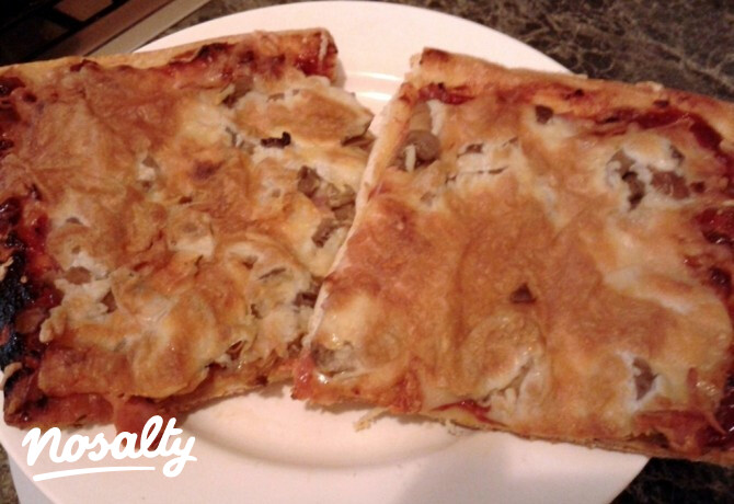 Gyors sonkás-gombás pizza