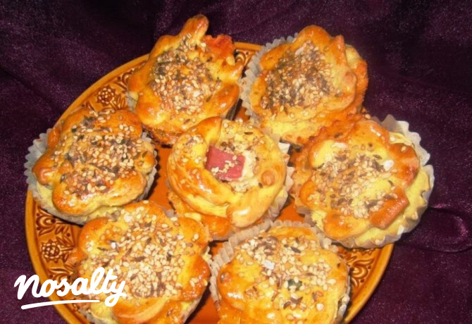 Sajtos muffin fűszeres kenyértésztából