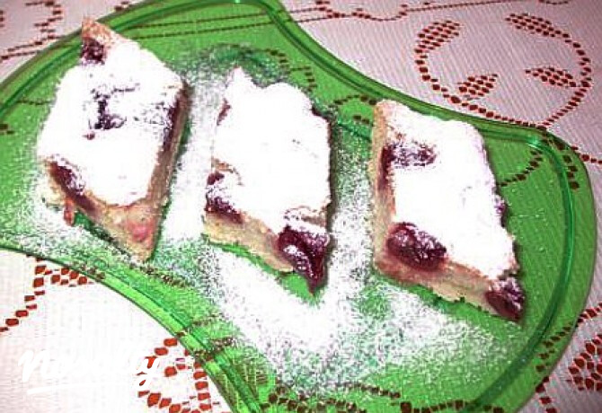 Tejfölös-meggyes szelet