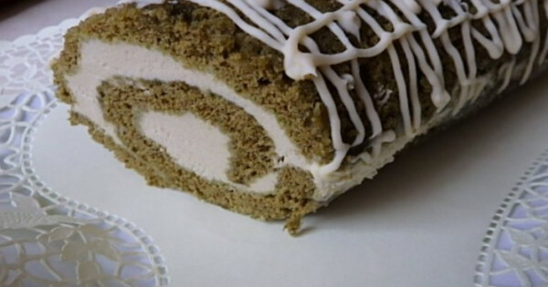 Matchatea-rolád fehércsokis avokádókrémmel | Nosalty