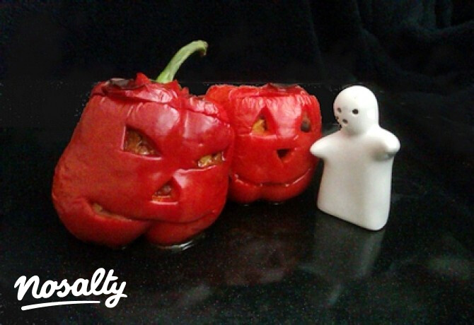 Chilis bab Halloweenra