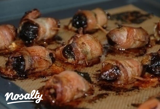 Baconbe göngyölt aszalt szilva