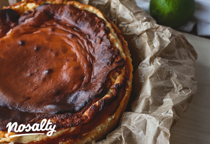 Baszk krémtúró torta fahéjas eperöntettel