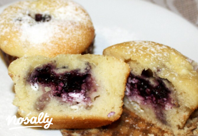 Áfonyás-túrós muffin