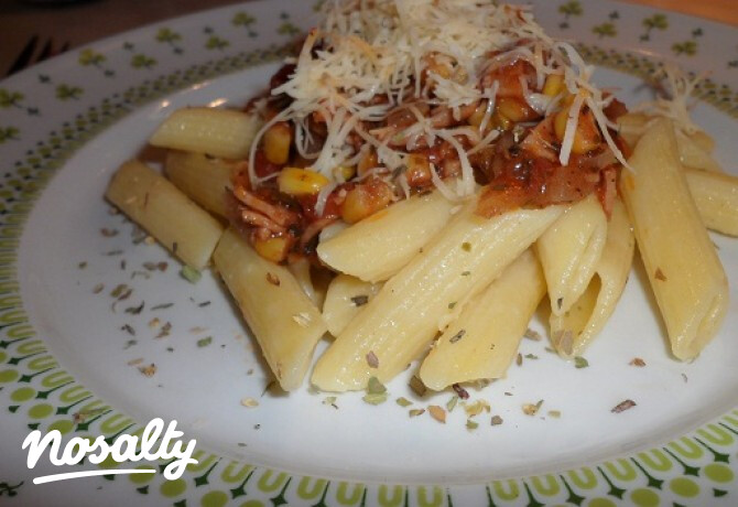 Paradicsomos-sonkás-kukoricás penne