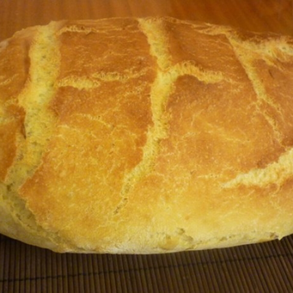 Ezen a képen: Ropogós héjú burgonyás kenyér