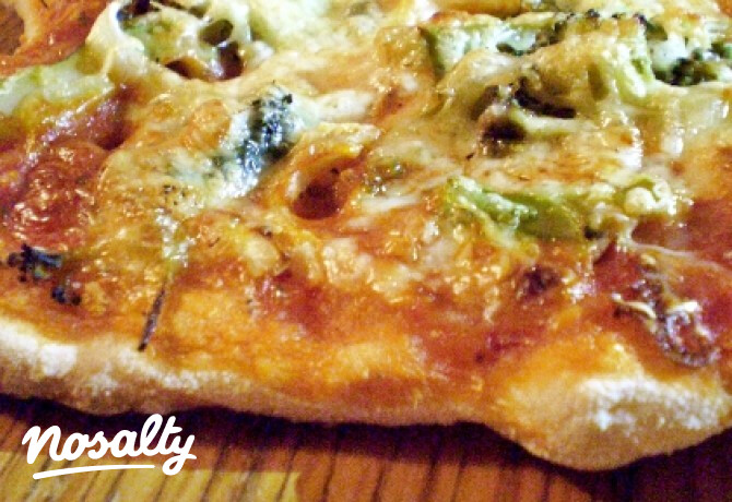 Brokkolis-hagymás pizza