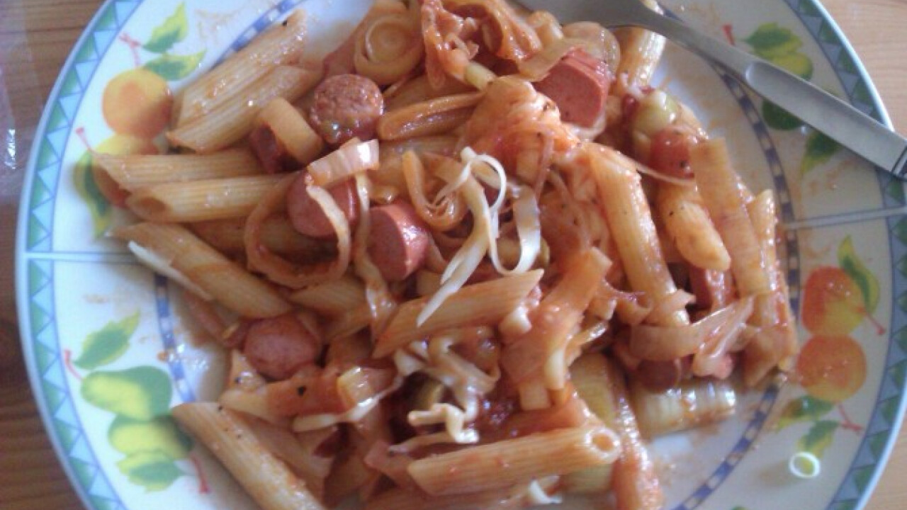 Paradicsomos penne virslivel