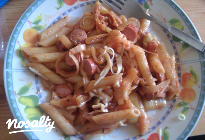 Paradicsomos penne virslivel