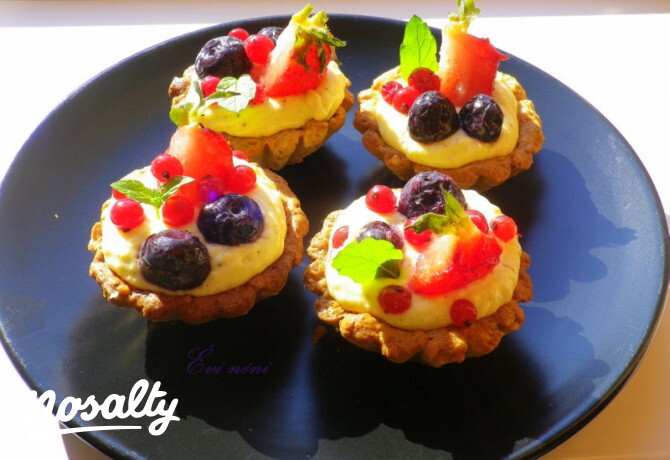 Őszibarackkrémes gyümölcsös tartelette
