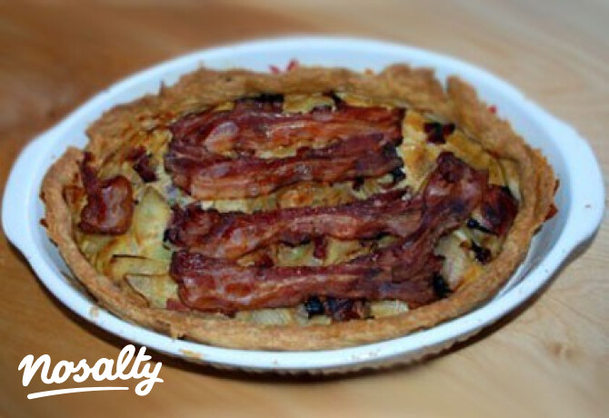 Mézes hagymatorta baconnel