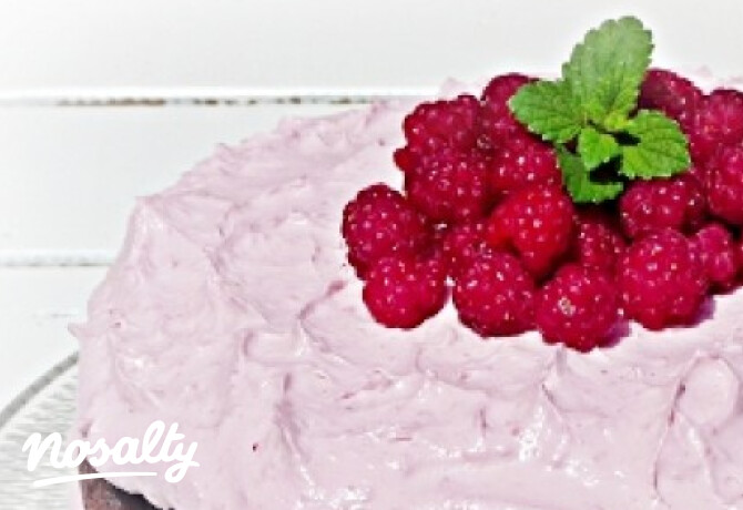 Cukkinis csokoládétorta málnakrémmel