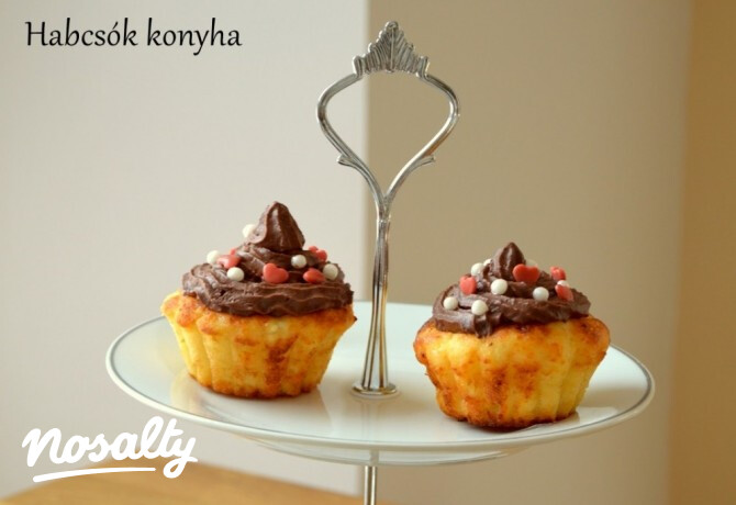 Túrós muffin narancsos-csokis sapkával