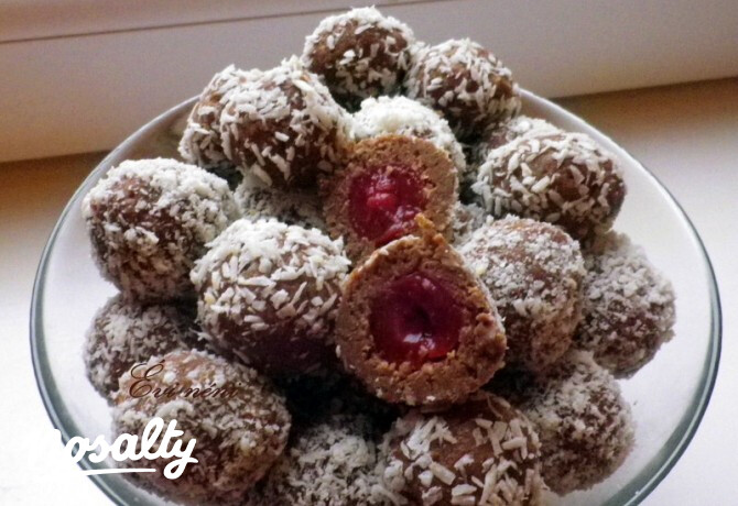 Étcsokis-meggyes kókuszgolyó
