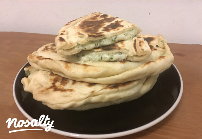 Sajtos naan kenyér