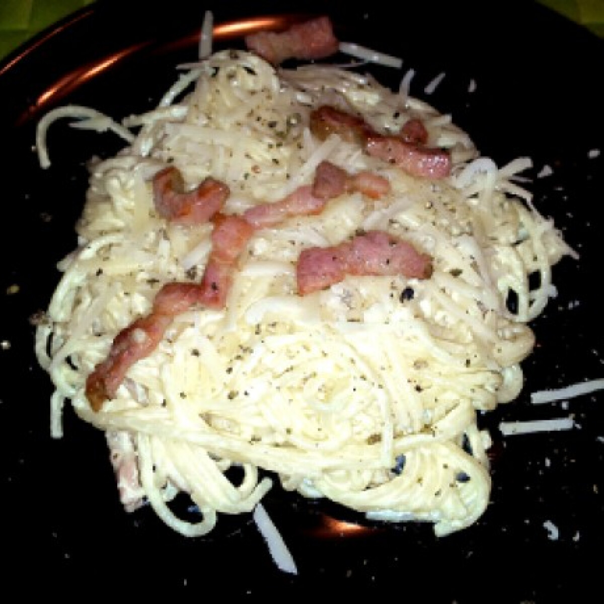 Ezen a képen: Tejszínes carbonara spagetti