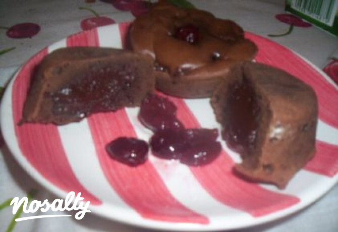 Meggyes csokifondant
