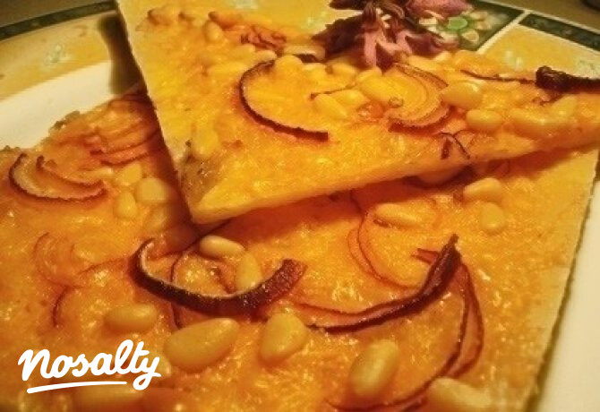 Cheddar sajtos-fenyőmagos lepény