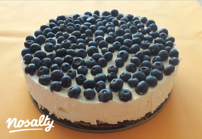 Áfonyás-mascarponés brownie-torta
