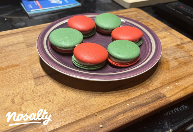 Nemzeti macaron (fehércsokis-epres)
