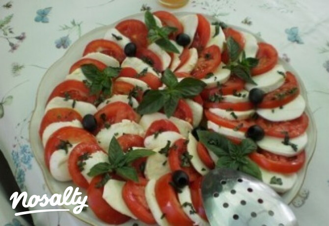Mozzarellás paradicsomsaláta balzsamecettel