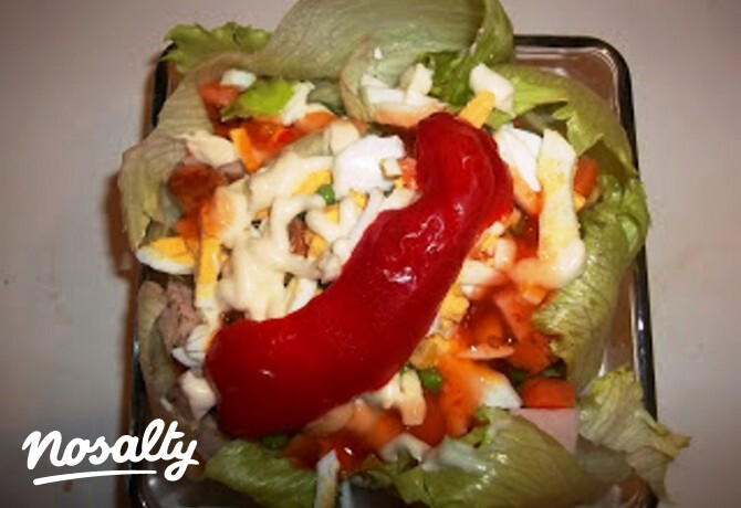 Chilis-majonézes saláta sonkával-tojással és zöldségekkel